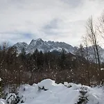 Zwoelferkante Apartman